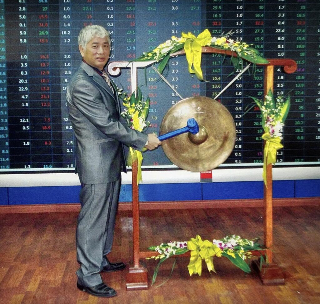 Tiếng chiêng khai sàn năm 2010 