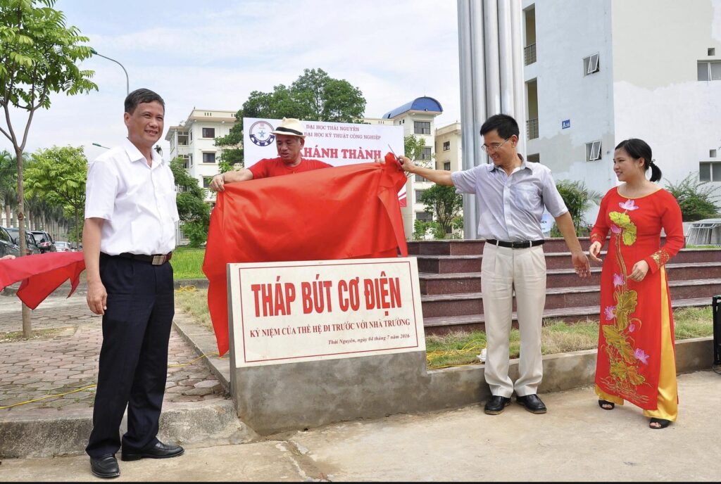 Tháp Bút Cơ Điện